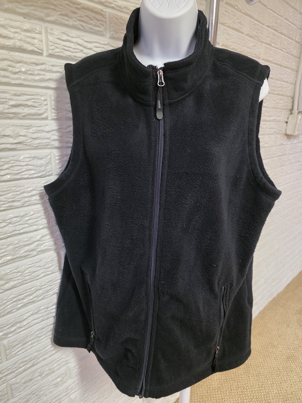 Black Fleece Zip-Up Vest - Women